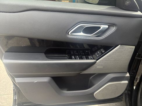 Used 2019 Land Rover Range Rover Velar R-Dynamic SE AWD/4WD image 14