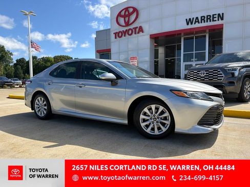 Used 2018 Toyota Camry LE FWD image 1