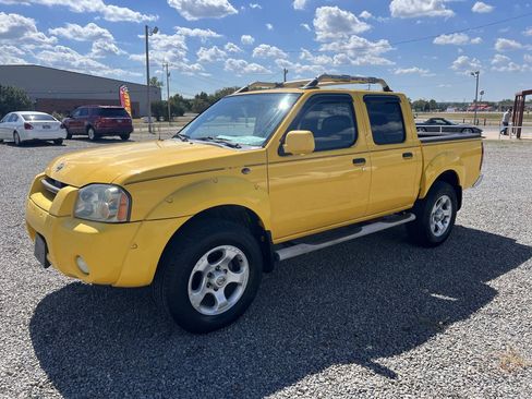 Used 2004 Nissan Frontier LE RWD image 2