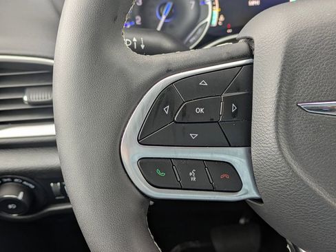 Used 2025 Chrysler Pacifica Select FWD image 21
