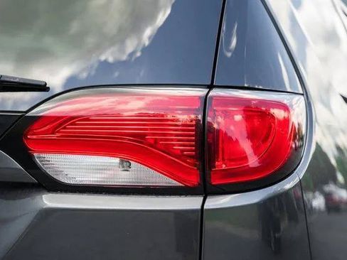 Certified 2019 Chrysler Pacifica Limited FWD image 14