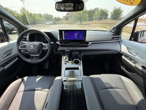 Used 2026 Toyota Sienna XSE AWD/4WD image 13