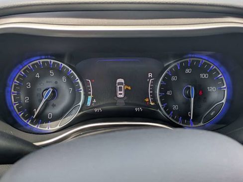 Used 2025 Chrysler Pacifica Select FWD image 23