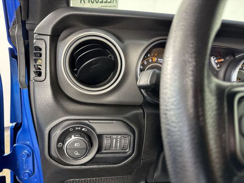 Used 2022 Jeep Gladiator Sport w/ Trailer Tow Package AWD/4WD image 13