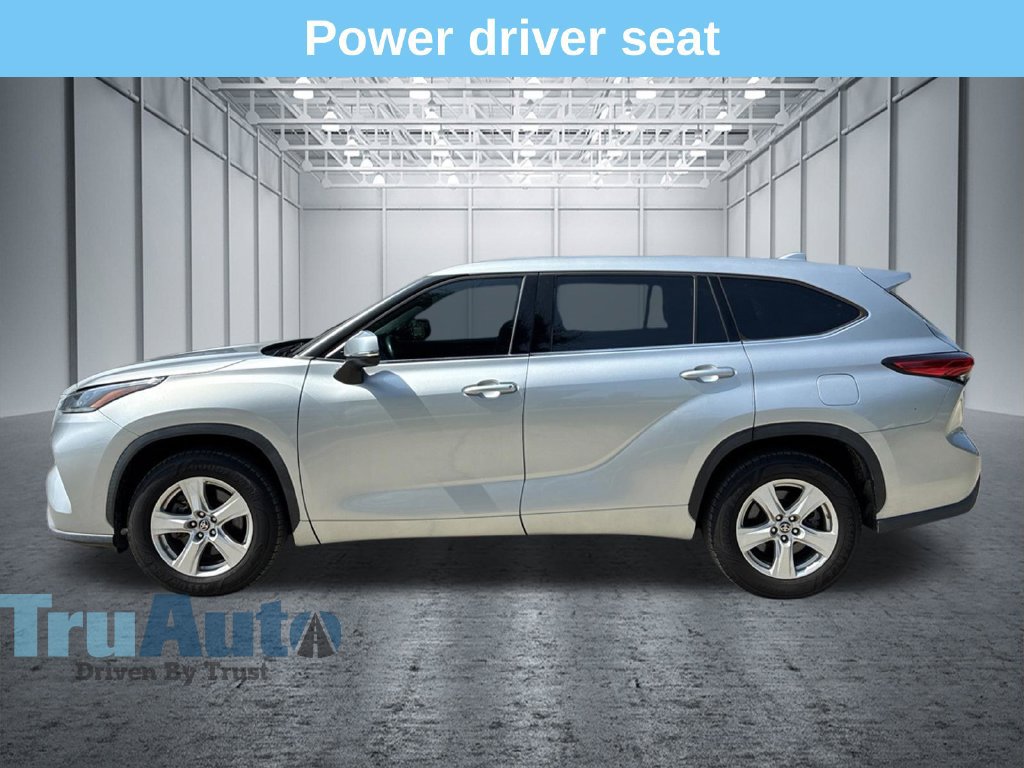 Used 2021 Toyota Highlander LE FWD image 4