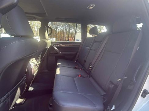 Used 2023 Lexus GX 460 Premium image 11