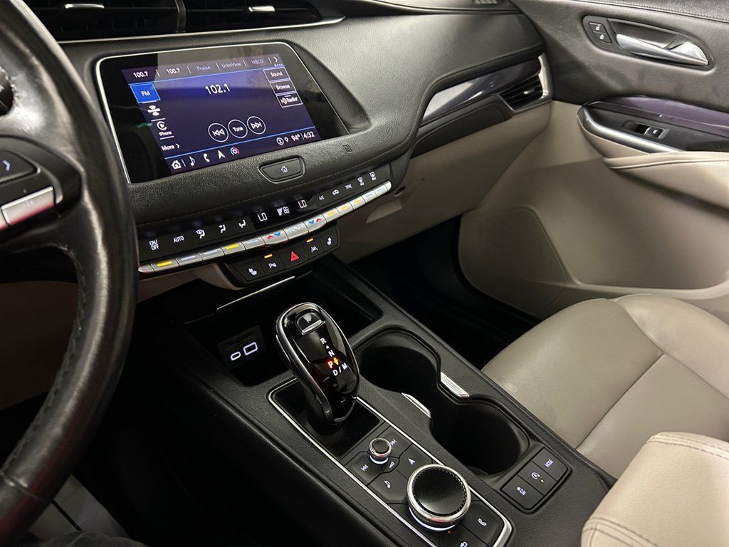 Used 2021 Cadillac XT4 Luxury w/ Cold Weather Package FWD image 22