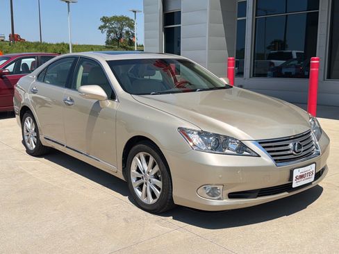 Used 2011 Lexus ES 350 w/ Preferred Accessory Package FWD image 2