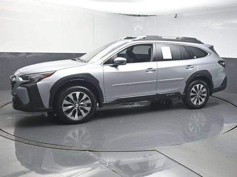 Certified 2025 Subaru Outback Touring w/ Popular Package #2 AWD/4WD image 4