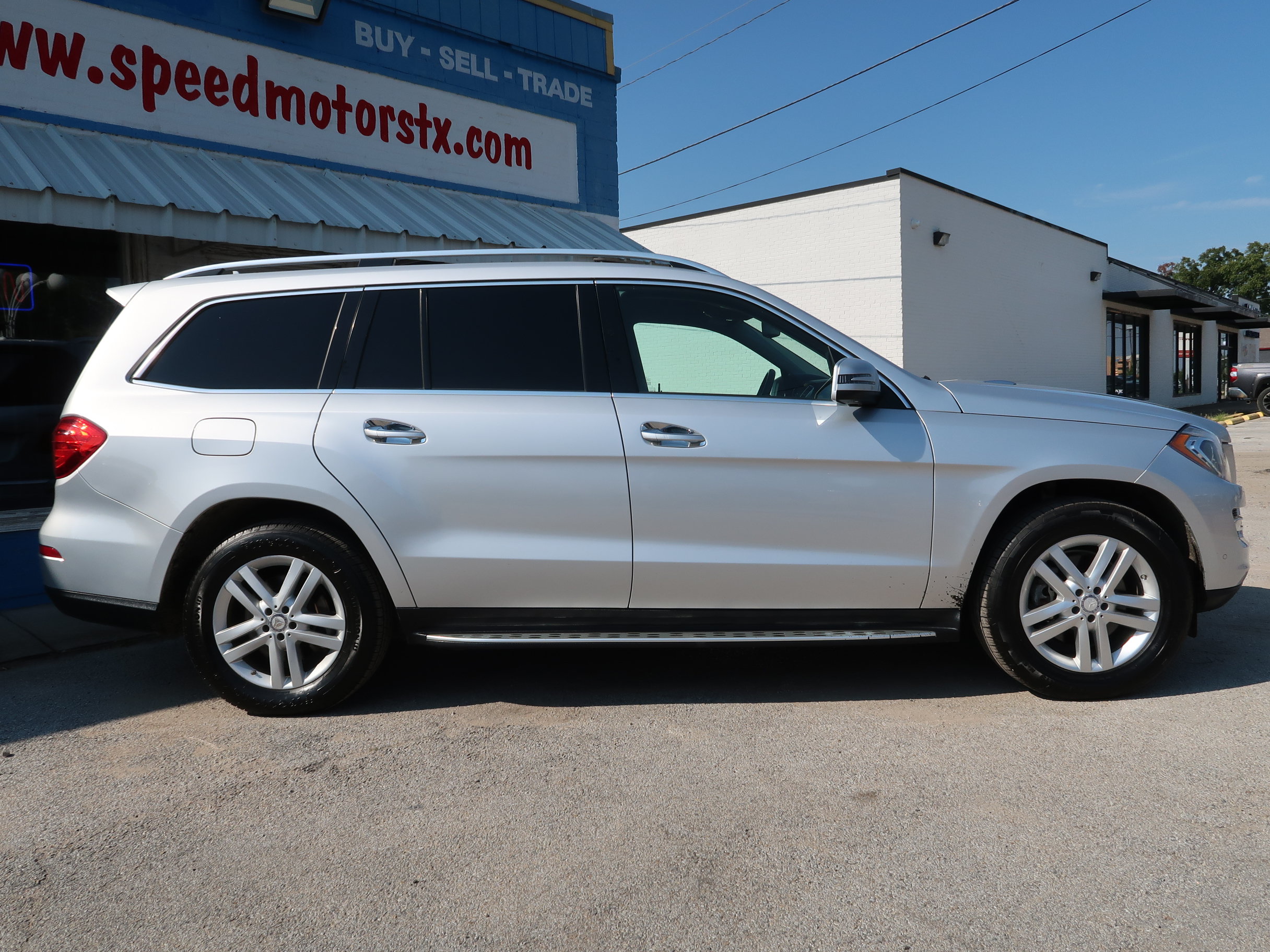 Used 2014 Mercedes-Benz GL 350 BlueTEC 4MATIC image 4