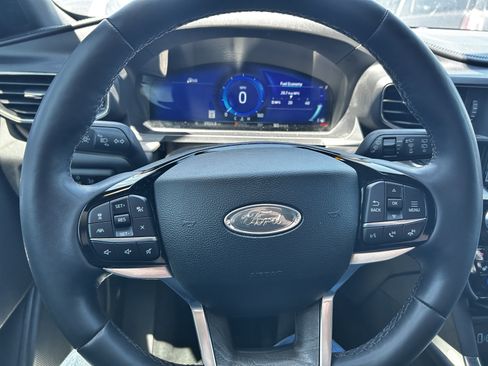 Used 2023 Ford Explorer Platinum w/ Premium Technology Package AWD/4WD image 17