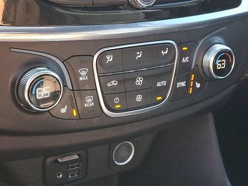 Used 2023 Chevrolet Traverse RS AWD/4WD image 19