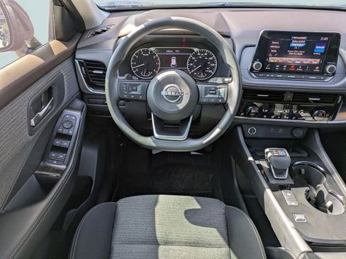 Used 2022 Nissan Rogue SV image 17