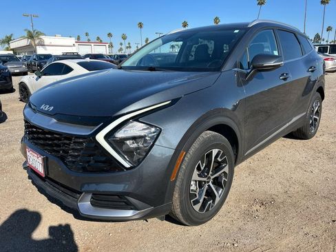 Used 2023 Kia Sportage EX image 3