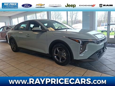 Used 2025 Kia K4 FWD image 1