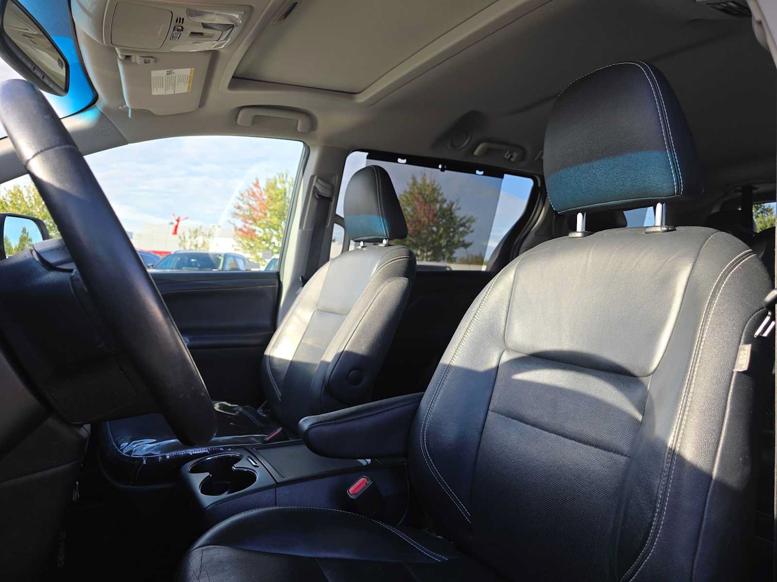Used 2016 Toyota Sienna SE w/ SE Preferred Package FWD image 23