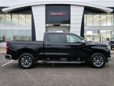 Used 2024 Chevrolet Silverado 1500 LT image 2