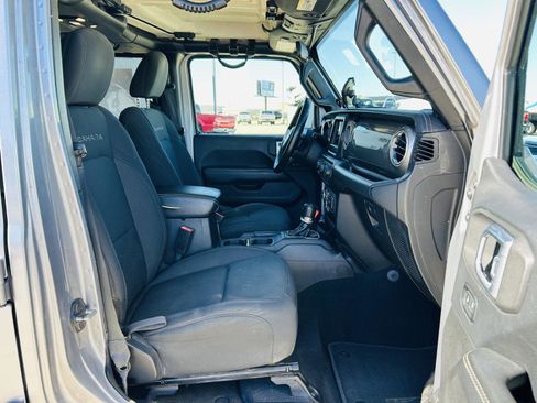 Used 2019 Jeep Wrangler Unlimited Sahara image 26