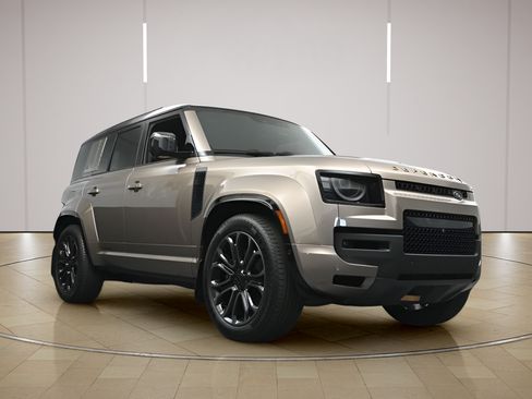 New 2026 Land Rover Defender 110 AWD/4WD image 28