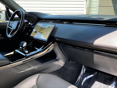 Used 2024 Land Rover Range Rover Sport SE image 15