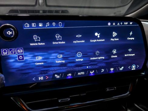 New 2026 Chevrolet Equinox EV LT image 16