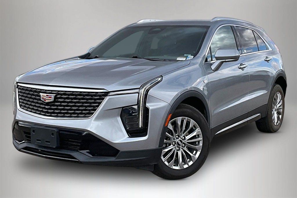 Used 2024 Cadillac XT4 Premium Luxury AWD/4WD image 3
