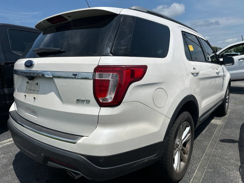 Used 2018 Ford Explorer XLT w/ Equipment Group 202A AWD/4WD image 4