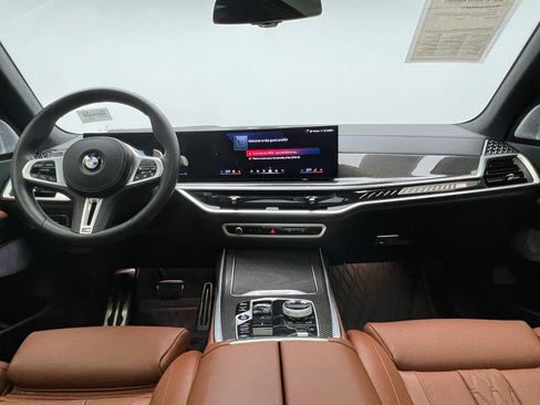 Used 2025 BMW X7 M60i image 11