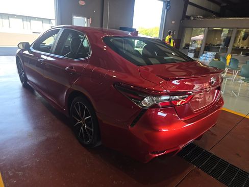 Used 2022 Toyota Camry SE FWD image 7