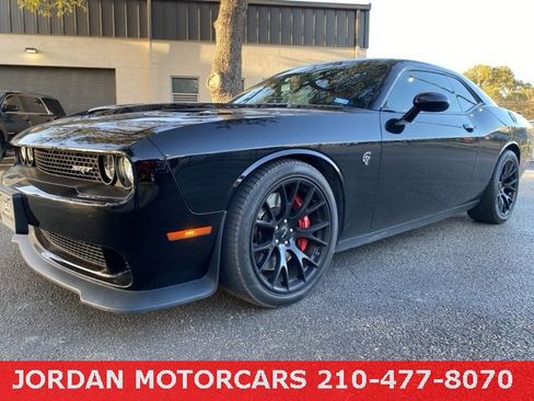 Used 2015 Dodge Challenger SRT Hellcat image 3
