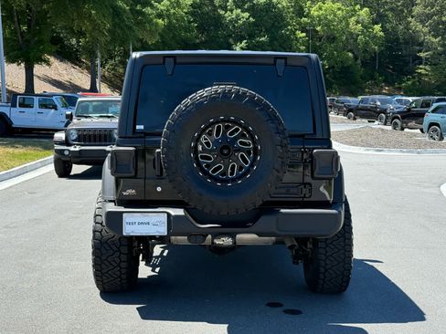 Used 2018 Jeep Wrangler Sport AWD/4WD image 4