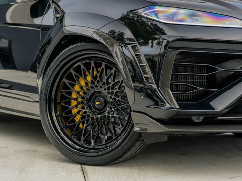 Used 2025 Lamborghini Urus SE AWD/4WD image 35