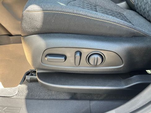 Used 2023 Chevrolet Equinox LT AWD/4WD image 12
