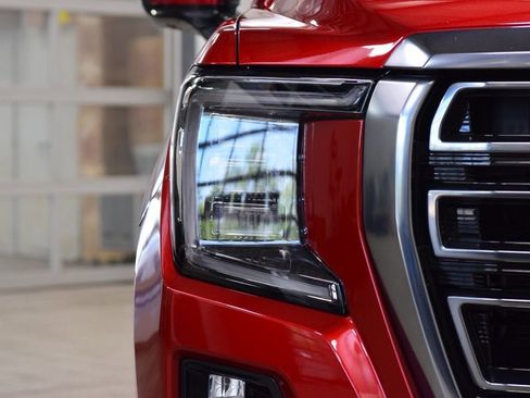 Used 2024 GMC Yukon AT4 AWD/4WD image 12