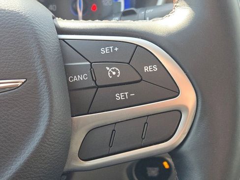 Used 2017 Chrysler Pacifica Touring-L Plus image 28