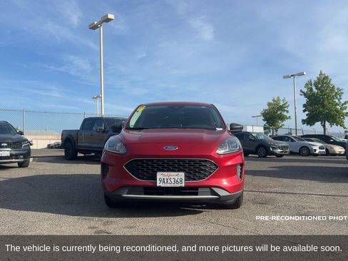 Used 2022 Ford Escape SE FWD image 2