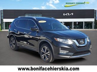 Used 2017 Nissan Rogue SL video 1