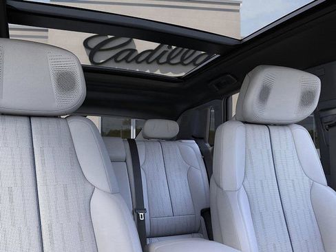 New 2025 Cadillac Lyriq Luxury image 25