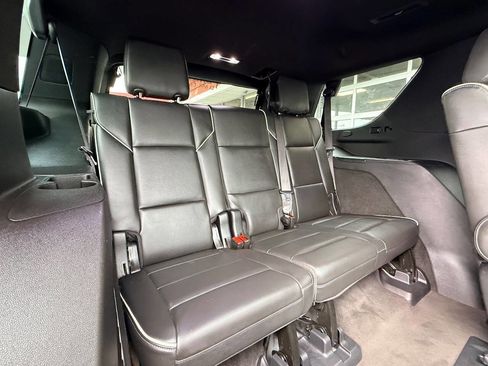 Used 2022 Cadillac Escalade Premium Luxury AWD/4WD image 46