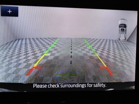 Used 2022 Ford Explorer XLT w/ Equipment Group 202A image 3