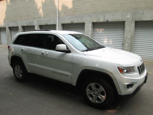 Used 2016 Jeep Grand Cherokee Laredo w/ Quick Order Package 23E AWD/4WD image 4