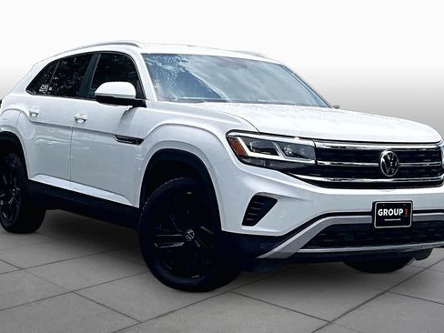 Used 2022 Volkswagen Atlas Cross Sport SE w/ Black Wheel Package FWD image 3