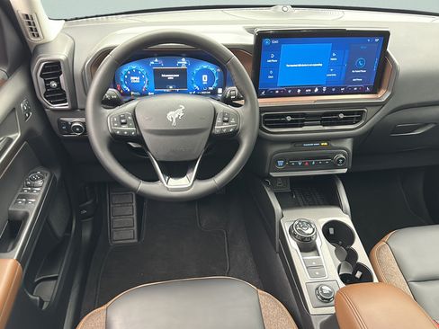Used 2025 Ford Bronco Sport Outer Banks w/ Outer Banks Tech Package+ AWD/4WD image 12