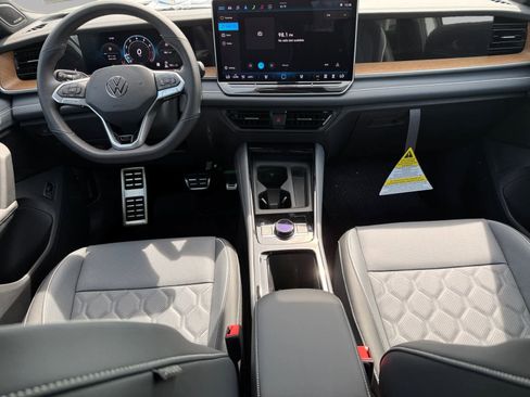 New 2026 Volkswagen Tiguan SEL R-Line AWD/4WD image 10