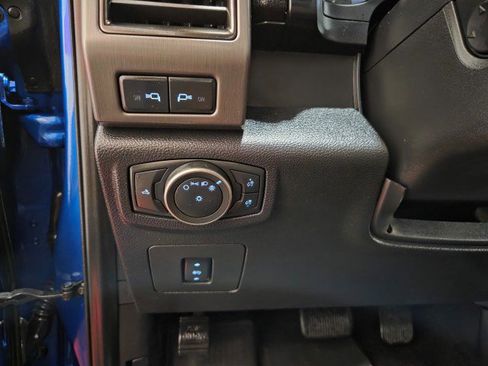 Used 2017 Ford F150 Raptor w/ Equipment Group 802A Luxury AWD/4WD image 41
