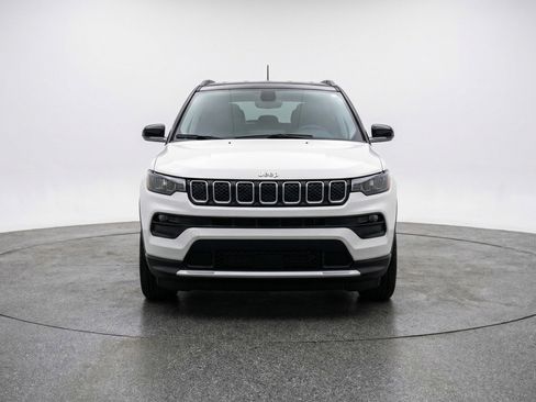 Used 2025 Jeep Compass Limited AWD/4WD image 2