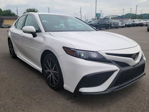 Used 2023 Toyota Camry SE FWD image 3