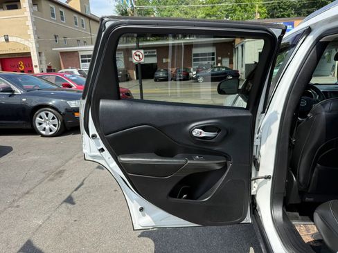 Used 2015 Jeep Cherokee Limited AWD/4WD image 39