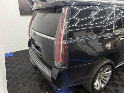 Used 2018 Cadillac Escalade Premium Luxury w/ LPO, Radiant Package AWD/4WD image 3