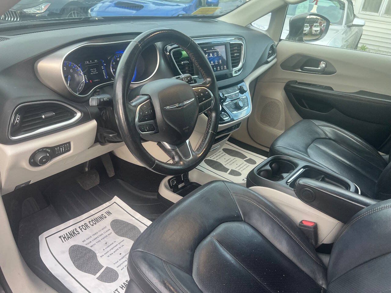 Used 2020 Chrysler Pacifica Touring-L FWD image 26